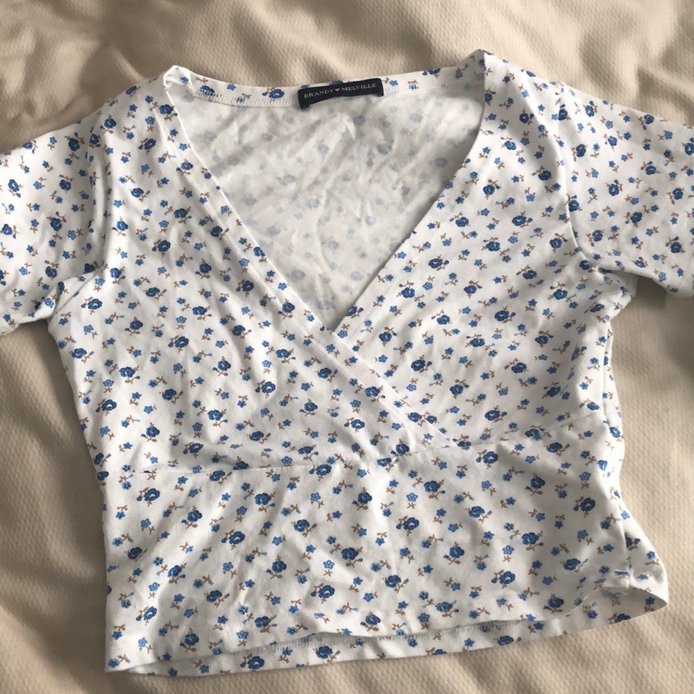 brandy melville amara top!!